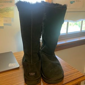 Black Ugg boots